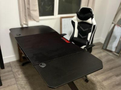 Black Z-Leg Gaming Desk with Cable Management - Spacious L-Shaped Design