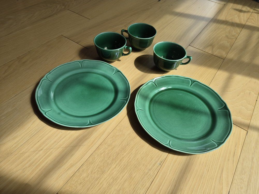 Mount Cemens Petal Green (3 Cups, 2 Plates)