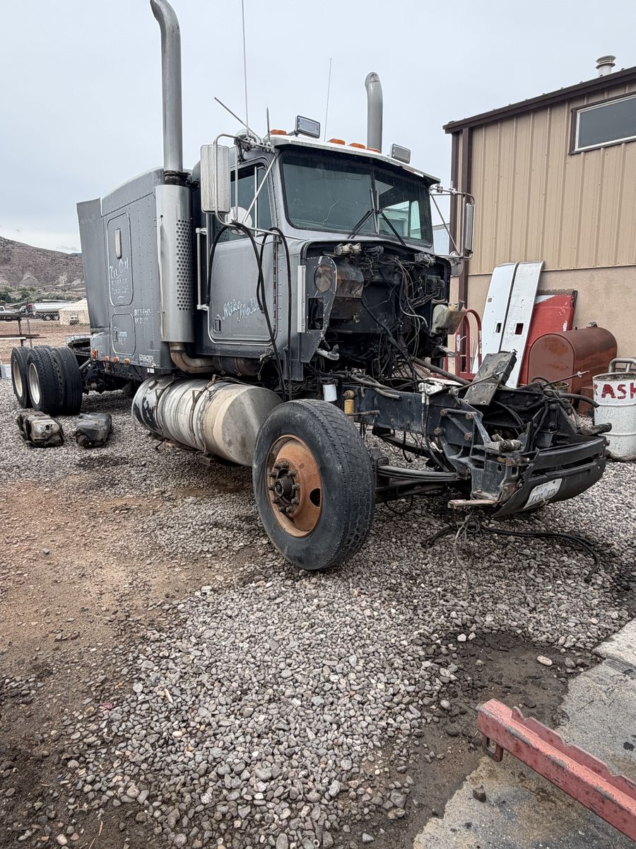 1983 Kenworth t600