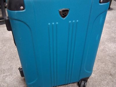 Small Travelers Club Hard Plasic Luggage Carry on Suitcase Nice!