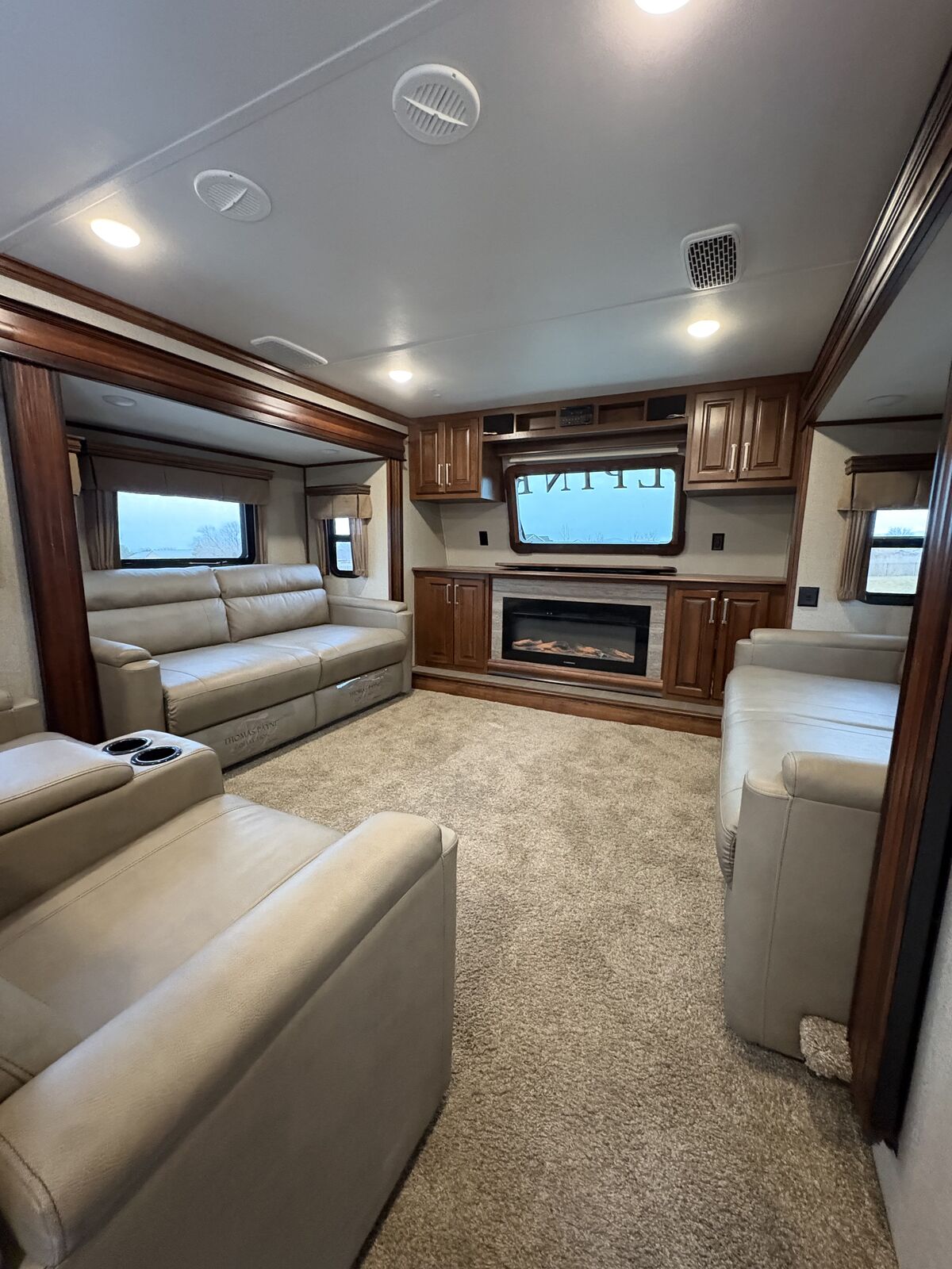 2019 KeyStone Alpine 3700FL