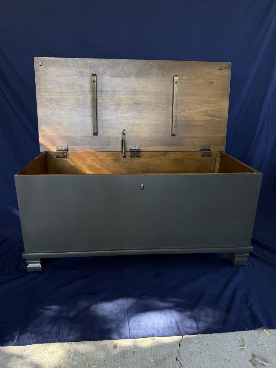 Blanket/toy chest