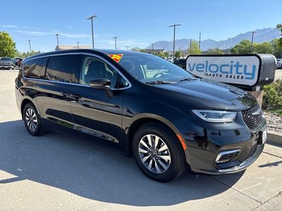 2023 Chrysler Pacifica Plug-In Hybrid Touring L
