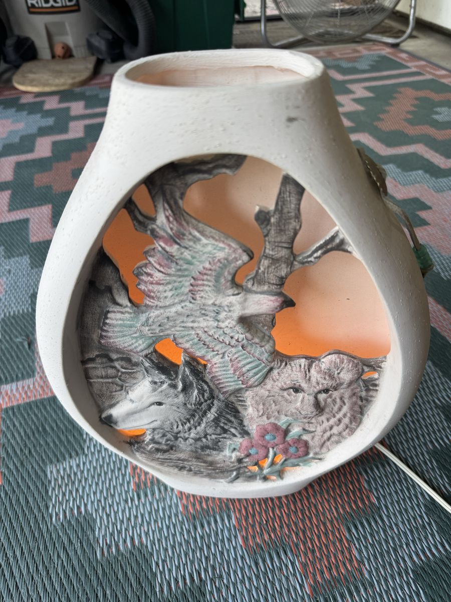 Vintage! Ceramic Wildlife Night Light Lamp with Wolf Eagle and Bear