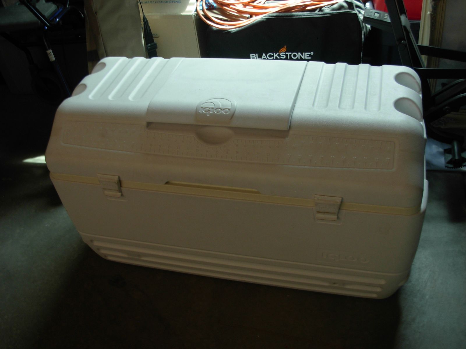 IGLOO Cooler / Large Clean IGLOO Cooler 40" Long X 22" Tall X 18" Wide
