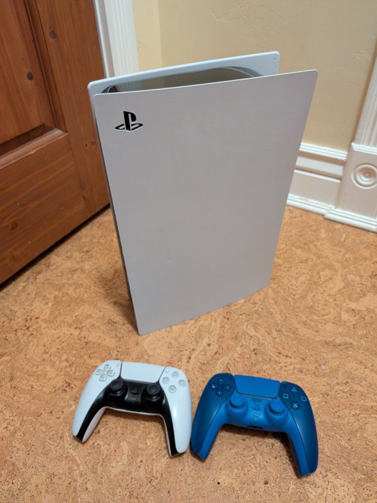 Ps5 Fat (Digital Edition) /w 2 Controllers & Cables