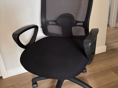 Black Mesh Back Office Chair with Adjustable Height and Armrests - Ergonomic Home Desk Chair