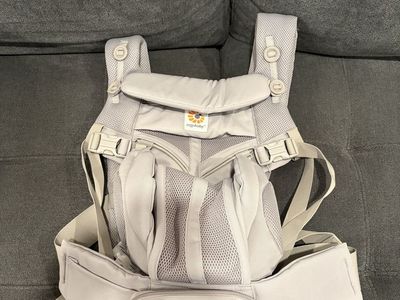 Light grey Ergobaby Omni 360 carrier mesh