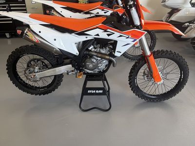 2 KTM 450 SXF (2023)