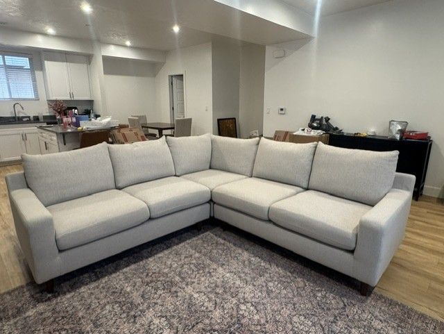 Interior Define Sloan 3-Piece Sectional – Excellent Condition