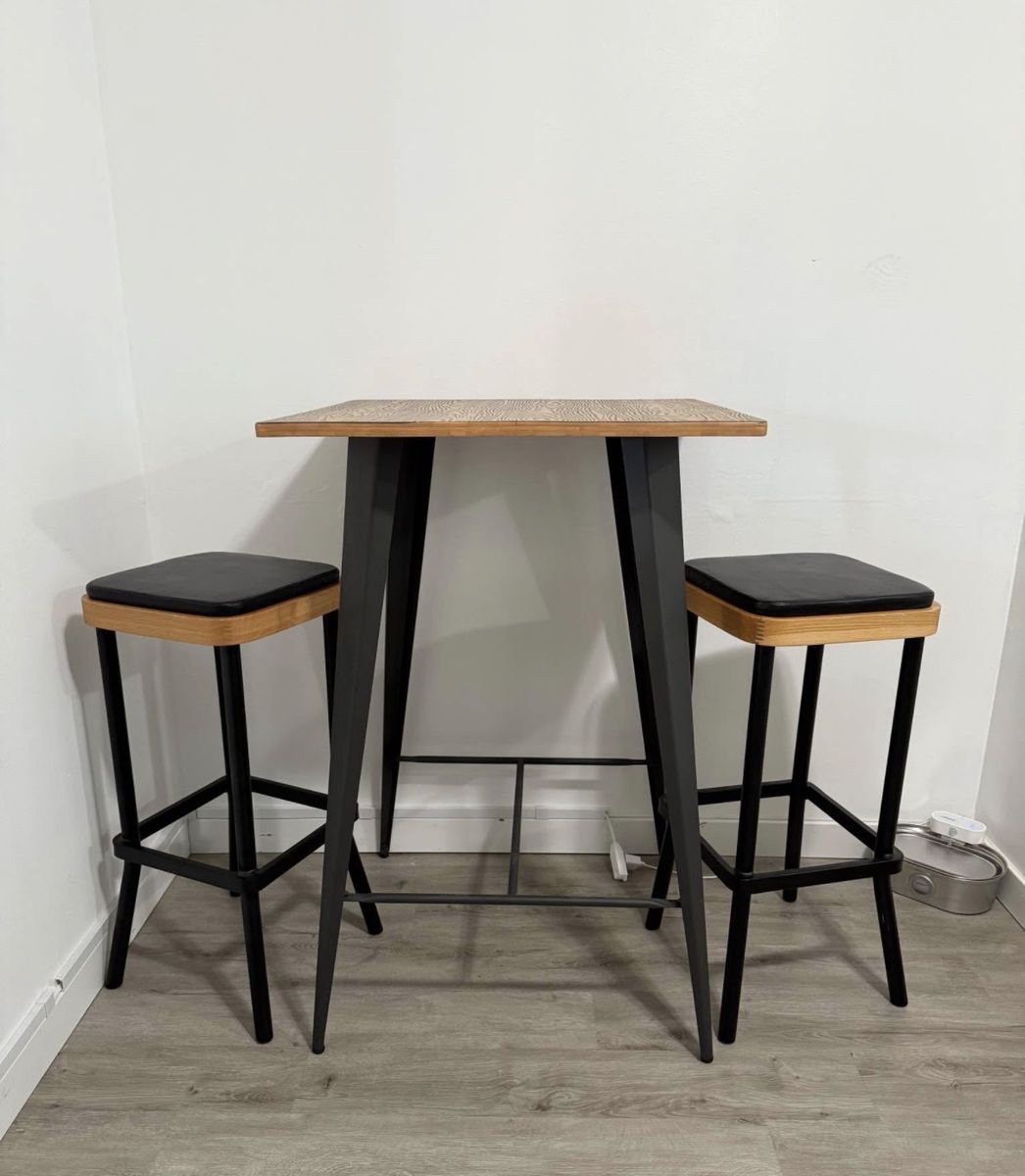 Table + Chairs