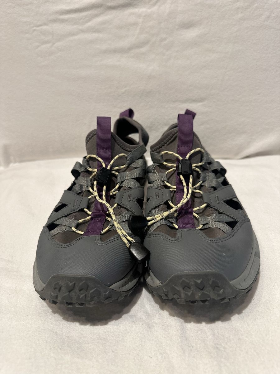 Merrell women’s size 9 rock sandals in gray with purple trim