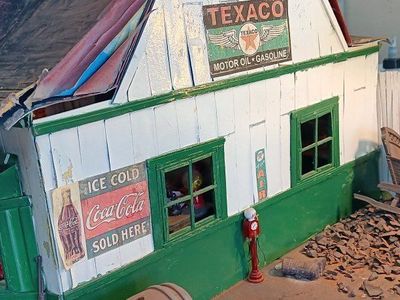 Vintage Texaco Gas Station Model - Highly Detailed Diorama with Interior..1/16.scale.
.30"×20"×17"...plug in lighting....