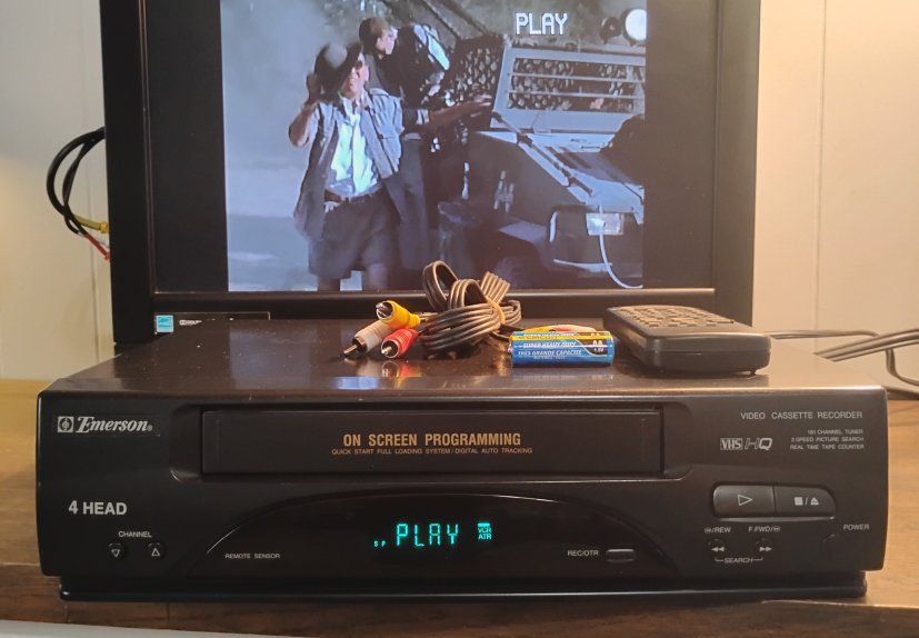 Emerson VCR VHS video cassette player with remote