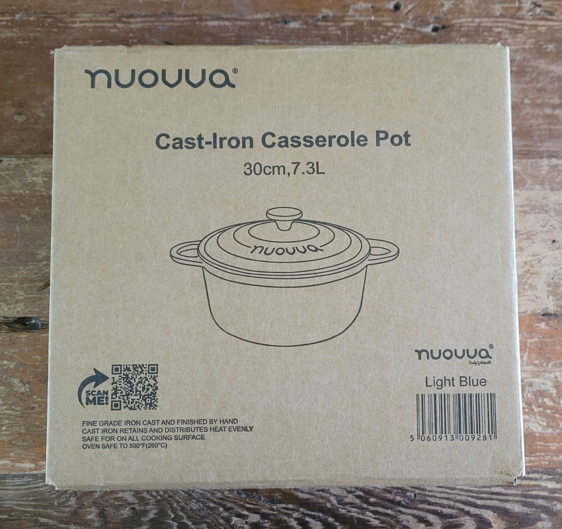 New in Box Nuovva Cast-Iron Casserole Pot Dutch Oven with Lid 7.3L Light Blue