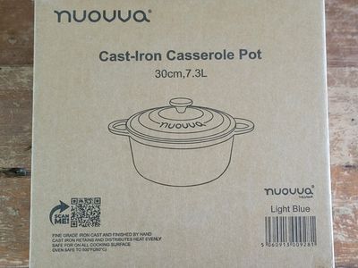 New in Box Nuovva Cast-Iron Casserole Pot Dutch Oven with Lid 7.3L Light Blue