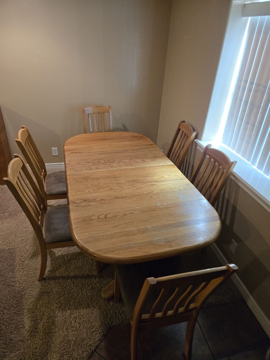 Dinner table 7 feet long