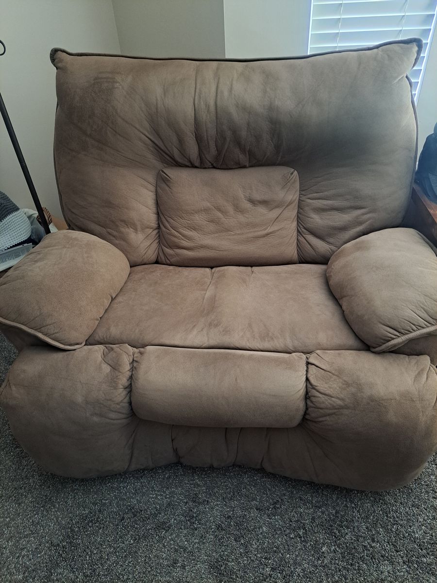 Manual oversized reclining chair