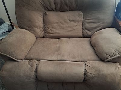 Manual oversized reclining chair
