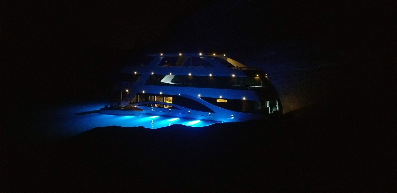 Main image 5