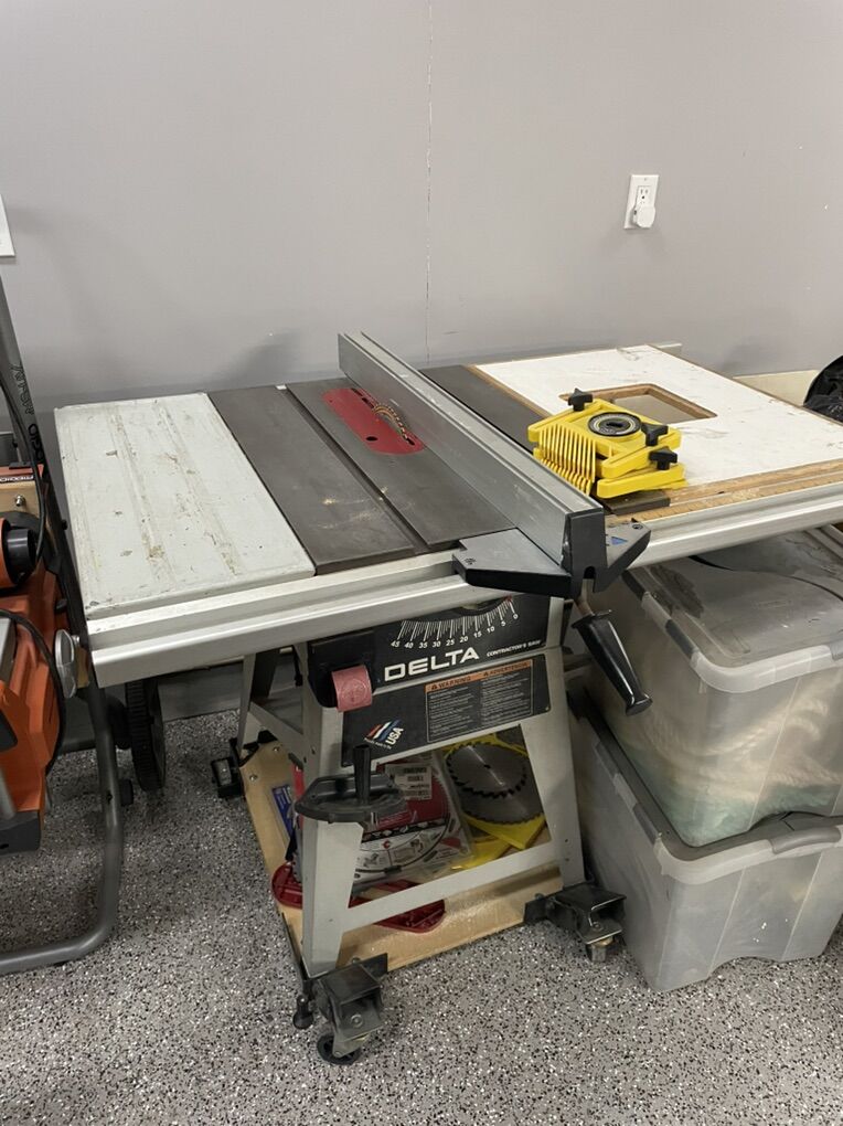 Delta Contractors Table Saw
