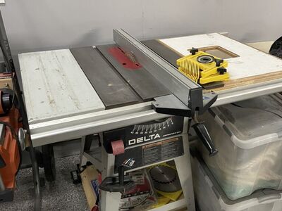 Delta Contractors Table Saw