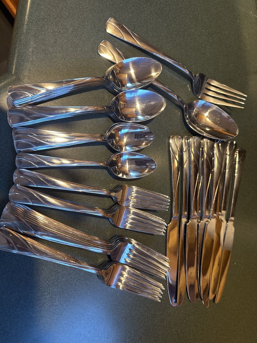 Oneida “river” Flatware for14