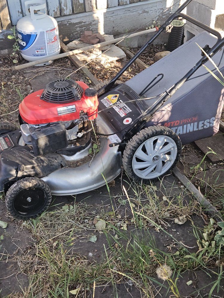 Honda Stainless Gas  Lawn Mower with Rear Grass Catcher Bag.