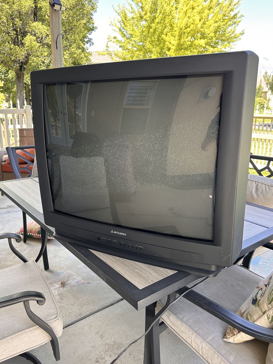 Mitsubishi CS-32507 32-inch CRT TV Receiver with Remote and Cables