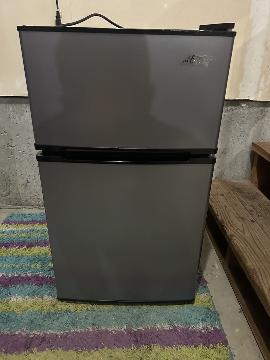 Arctic King 3.2 Cu Ft Mini Fridge With Freezer