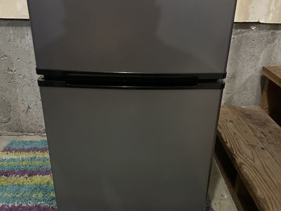 Arctic King 3.2 Cu Ft Mini Fridge With Freezer