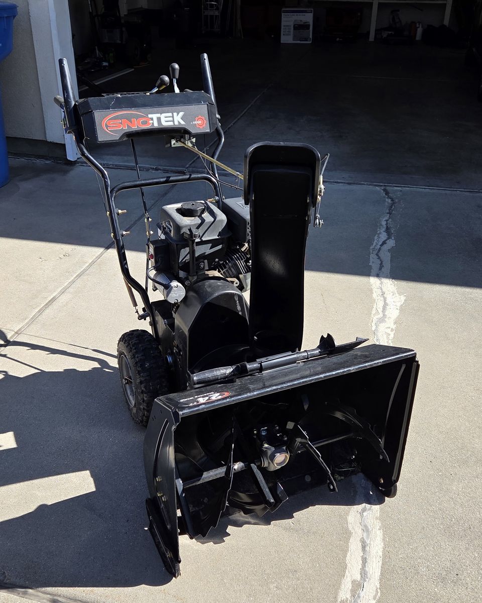 Ariens Sno-Tek 24", Two-Stage Snow Blower