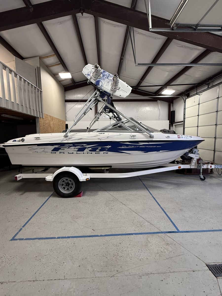 2007 F18 Bayliner Ski Boat