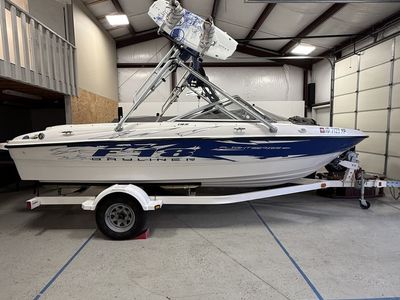 2007 F18 Bayliner Ski Boat