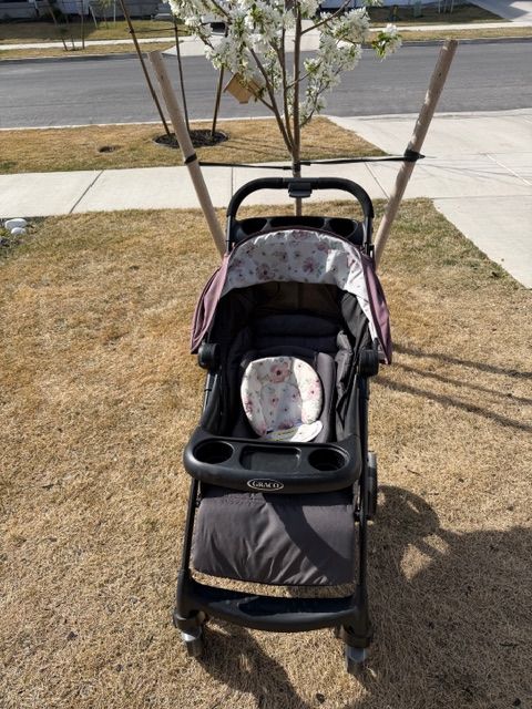 Graco Stroller and Car Seat Combo Travel System SnugRide Infant Car Seat