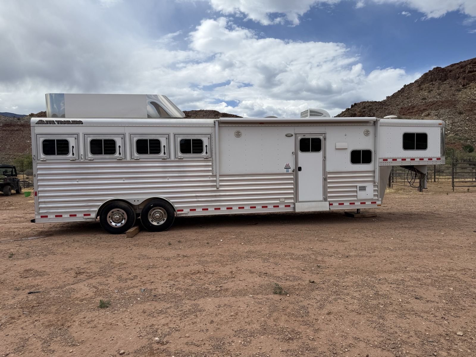 2019 Elite Mustang Day Tripper 4-Horse Living Quarters Trailer