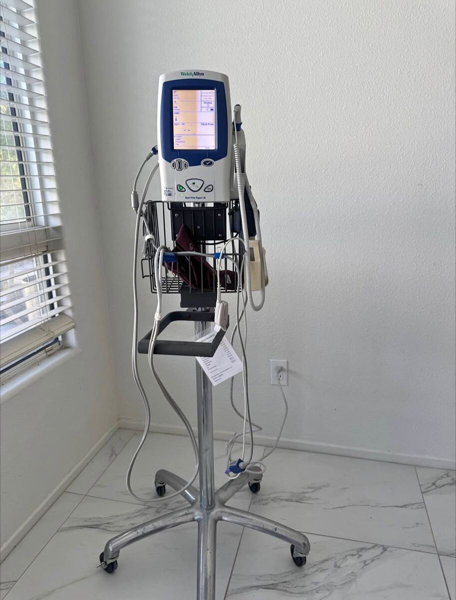 Welch Allyn Spot Vital Signs LXi Monitor + Stand –