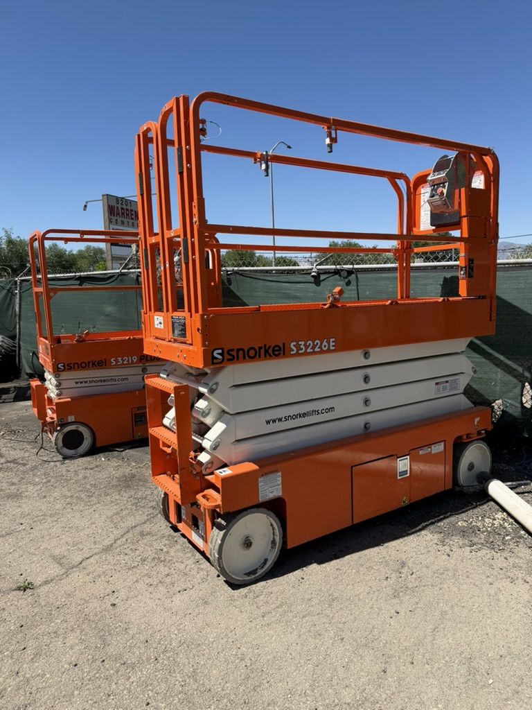 SCISSOR LIFTS FOR RENT! 26 FOOT AND 19 FOOT