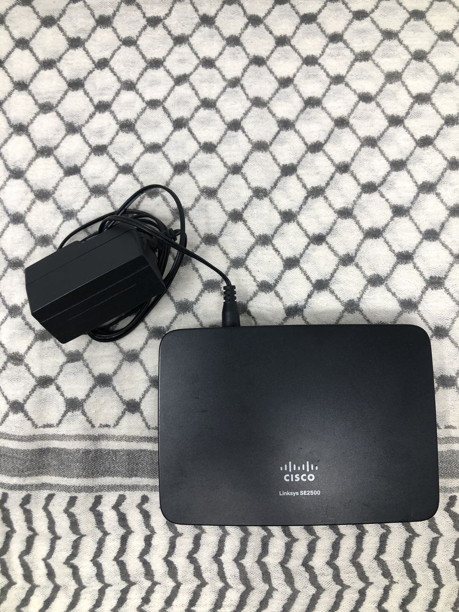 Cisco Linskys SE2500 External Ethernet Switch (5 ports)