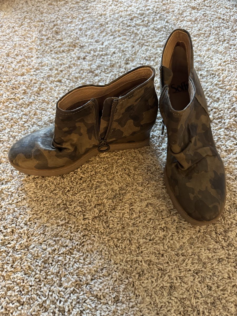 Sofft Camo Ankle Boots W9.5