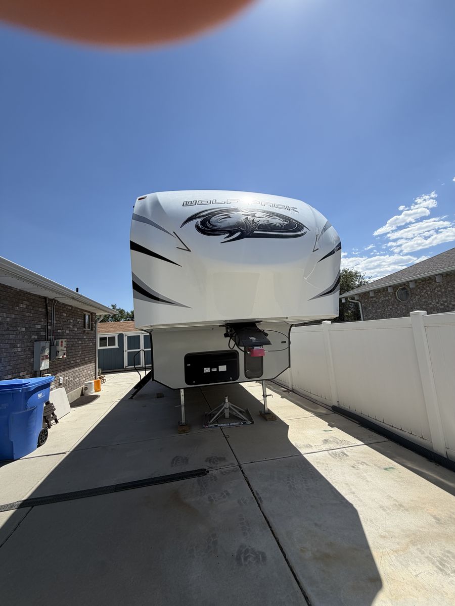 2018 Wolf Pack 5th Wheel Toy hauler
