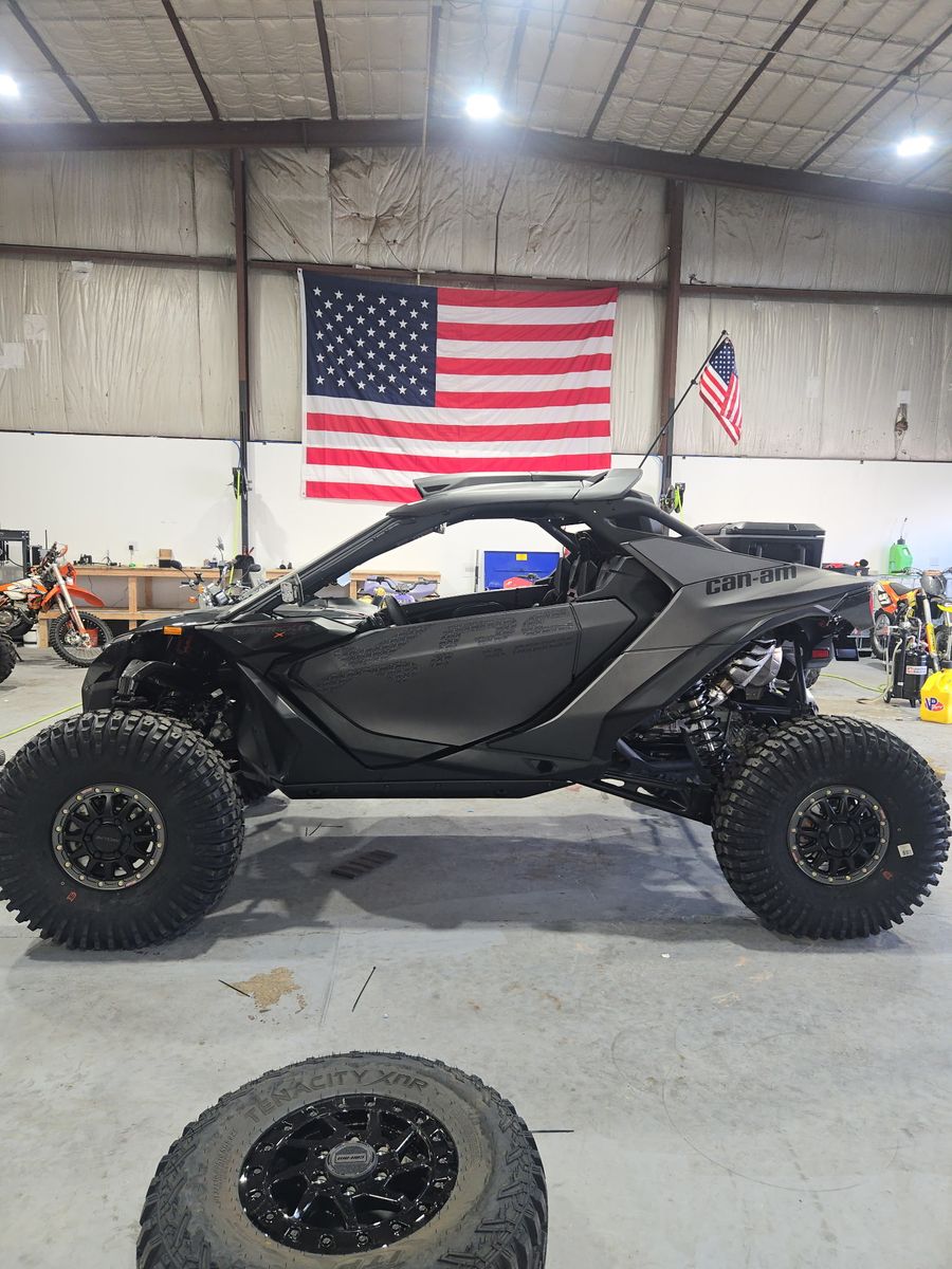 2025 Can-Am Maverick R RS (Dynamic Shox)