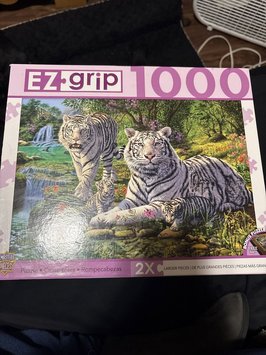 MasterPieces EZ-Grip 1000-Piece White Tiger Family Jigsaw Puzzle 2X Larger Pieces
