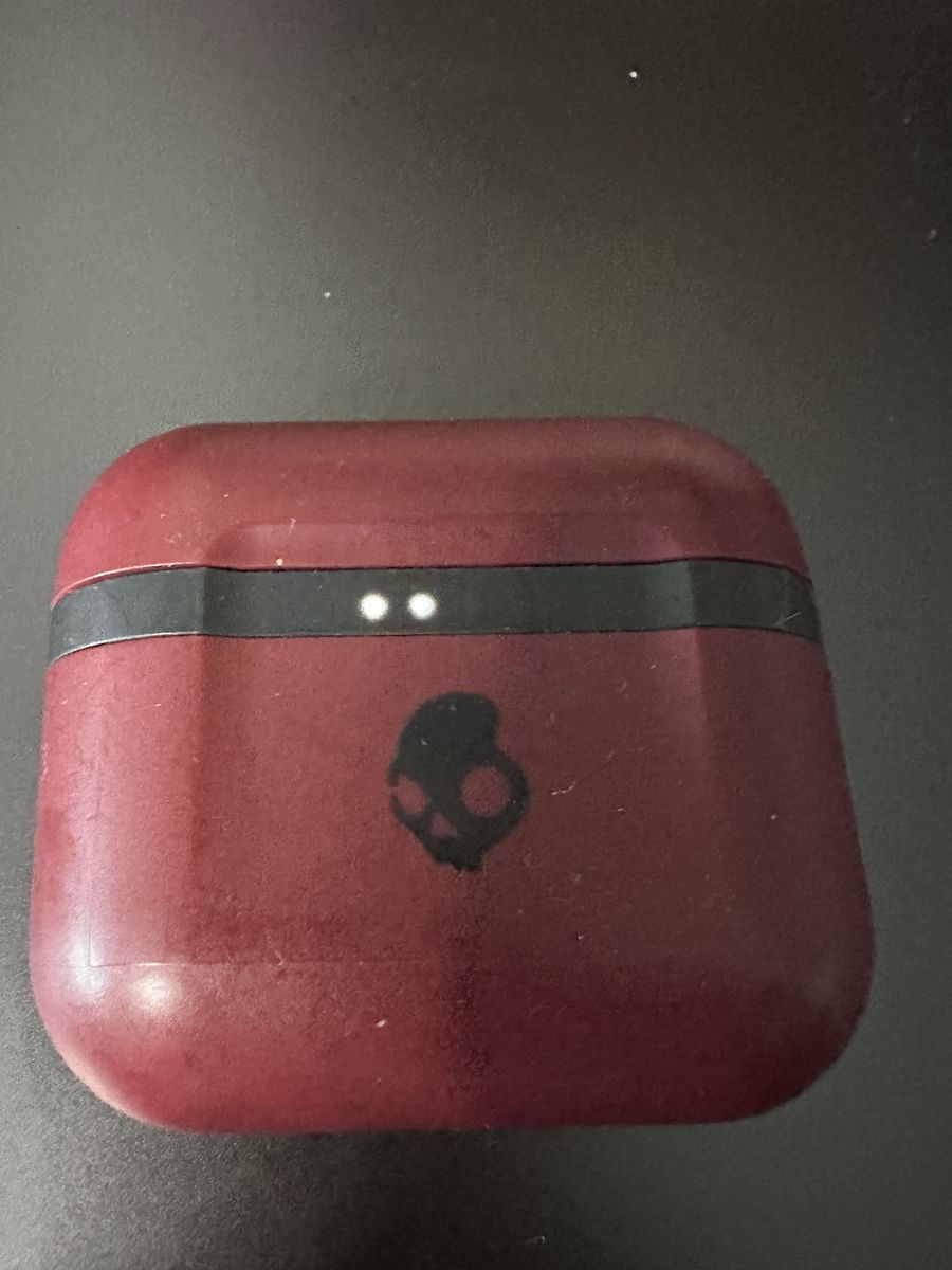SKULLCANDY Indy Evo True Wireless Earbud Charging Case / Deep Red