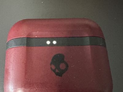 SKULLCANDY Indy Evo True Wireless Earbud Charging Case / Deep Red