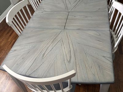 Kitchen table with 5 swivel chairs, matching tv console & entryway table