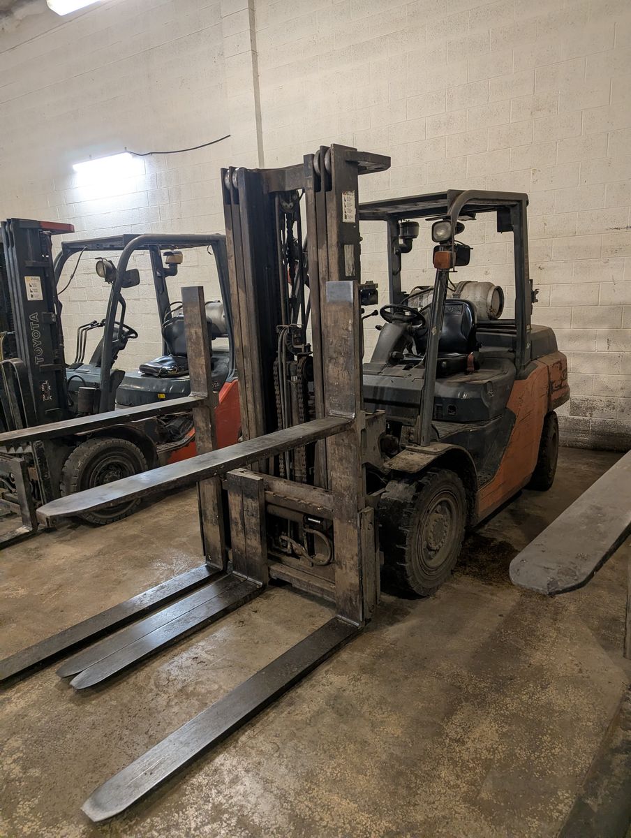 2015 Toyota 8FG40U Forklift (6,996 hours)
