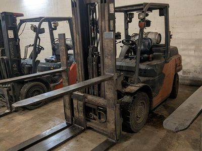 2015 Toyota 8FG40U Forklift (6,996 hours)