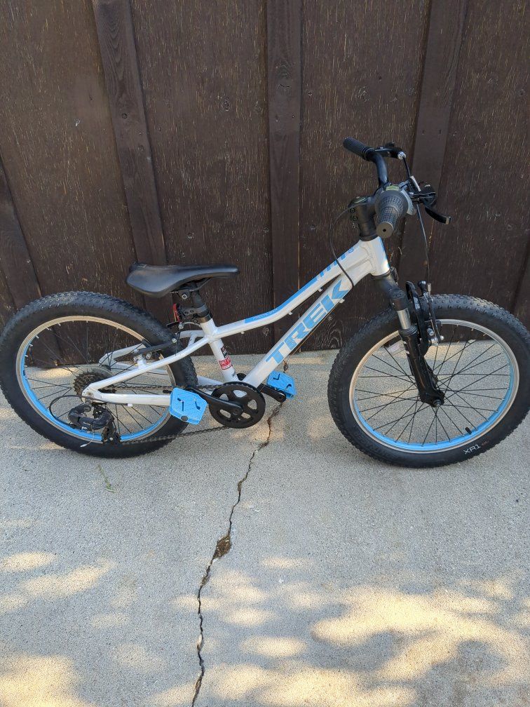 2022 Trek Precaliber 20" kids bike