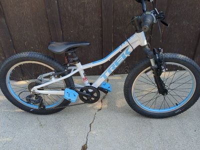 2022 Trek Precaliber 20" kids bike